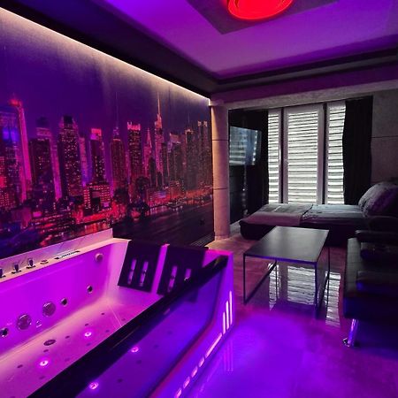 אלק Apartament Manhattan מראה חיצוני תמונה